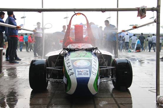 说明: d:\李刚1\车队\2017车队合同、报告、宣传资料\给万得集团肖主任的宣传资料\万得电车队资料\2015\2015fsec上海站\_mg_9453.jpg