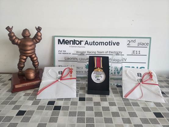 说明: F:\新QQ文件\2017电动方程式大赛日本赛和国内赛\日本赛\日本国际大学生方程式大赛第二名奖杯和证书.jpg